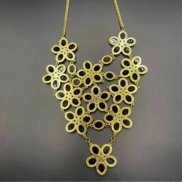 Vintage Black Faceted Cabachon Rhinestone Floral Design Gold Tone Necklace - Picture 5 of 8